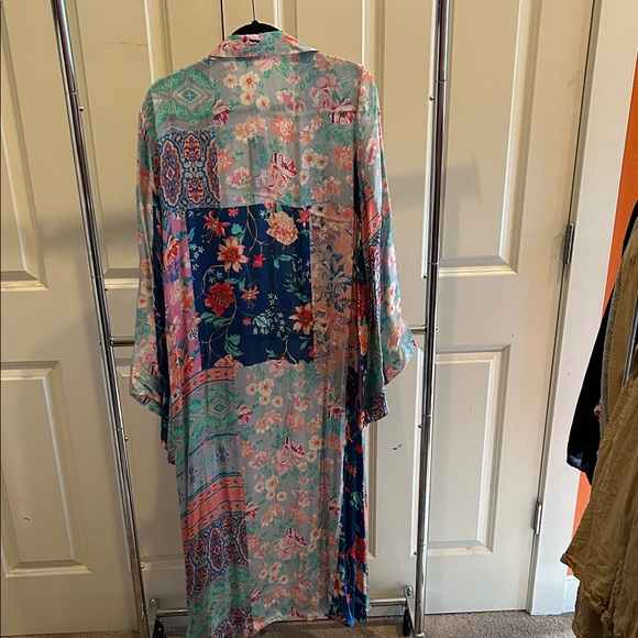 Tolani Pastel Floral Kimono - Picture 3 of 3